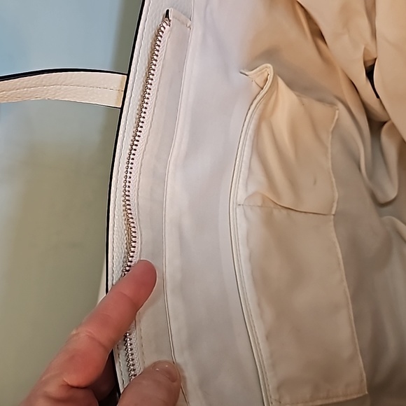 BCBG Paris Shoulder Purse with extra long strap. Zippered closure, Cream color. - Picture 5 of 11